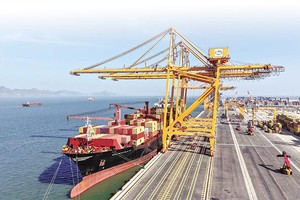 Cảng quốc tế Lạch Huyện - điểm xuất phát và đến của những con tàu quốc tế xuyên Thái Bình Dương. Ảnh: Phạm Dũng 