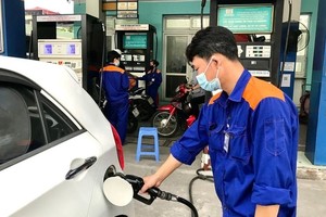 Giá xăng giảm nhẹ quanh ngưỡng 60 đồng/lít từ chiều 22/5.