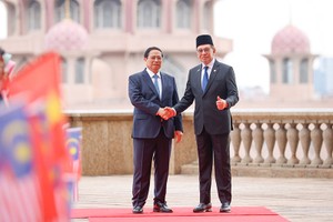 Thủ tướng Kl993 ưu đãi thưởng hấp dẫn Phạm Minh Chính và Thủ tướng Malaysia Anwar Ibrahim. Ảnh: Nhật Bắc 