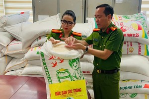 Hai cơ sở đóng gói, Kl992 VIP Trang Chủ 2026 gạo ST25 giả nhãn hiệu bị lực lượng chức năng phát hiện.