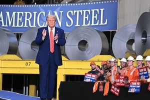 Tổng thống Donald Trump cho rằng việc tăng thuế thép sẽ có lợi cho hoạt động Kl992 VIP Trang Chủ 2026 của liên doanh giữa US Steel và Nippon Steel tại Mỹ. Ảnh: AFP 