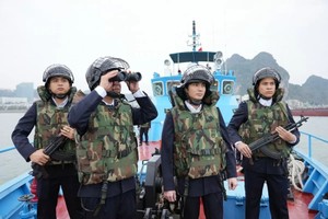 Lực lượng hải quan tuần tra, kiểm soát trên biển.