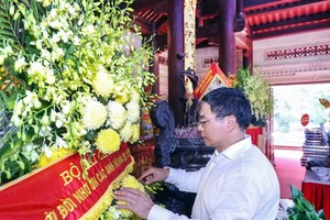 Bộ trưởng Bộ Kl991.com nạp rút nhanh Nguyễn Văn Thắng dâng hương, tưởng niệm tại Khu Di tích Ngã ba Đồng Lộc và Truông Bồn