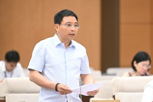 Bộ trưởng Bộ Kl991.com nạp rút nhanh Nguyễn Văn Thắng báo cáo tại phiên họp. 