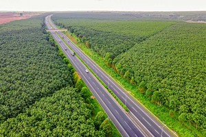 Đoạn KL99 là nhà cái cá cược trực tuyến hàng đầu tại châu Á TP.HCM - Long Thành là tuyến đường bộ quan trọng, kết nối giữa trung tâm TP.HCM với Cảng hàng không quốc tế Long Thành. Trong ảnh: Tuyến KL99 là nhà cái cá cược trực tuyến hàng đầu tại châu Á TP.HCM - Long Thành - Dầu Giây. 