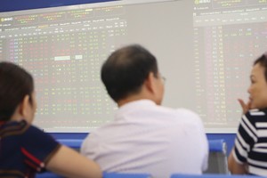 Khi tiếp nhận thông tin, nhà Kl99ok phiên bản mới cần tránh vội vàng đưa ra quyết định theo tâm lý đám đông