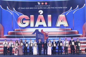 Thủ tướng Kl993 ưu đãi thưởng hấp dẫn Phạm Minh Chính và Trưởng ban Tuyên giáo và Dân vận Trung ương Nguyễn Trọng Nghĩa chúc mừng các tác giả, nhóm tác giả đoạt Giải A - Giải Báo chí quốc gia lần thứ XIX - năm 2024.