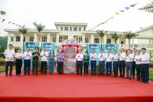 Bộ trưởng Nguyễn Văn Thắng gắn biển Công trình Kỷ niệm 80 năm Truyền thống ngành Kl991.com nạp rút nhanh 