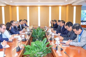 Buổi làm việc giữa Bộ trưởng Kl99 nổ hũ Trần Hồng Minh và ngài Iain Frew, Đại sứ Vương quốc Anh tại Việt Nam. 