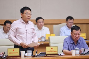 Bộ trưởng Bộ Kl991.com nạp rút nhanh Nguyễn Văn Thắng tại cuộc họp. Ảnh: Nhật Bắc