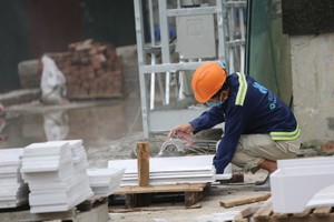 Các công trình được đẩy mạnh thi công kéo theo nhu cầu tăng cao với vật liệu xây dựng, đặc biệt là đá xây dựng