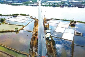 Cầu Gành Hào có tổng mức mức Kl99ok phiên bản mới 655 tỷ đồng đã được thông xe nhân dịp kỷ niệm 50 năm ngày Giải phóng miền Nam, thống nhất đất nước. Ảnh: Trần An