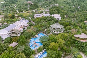 Công viên suối khoáng nóng Núi Thần Tài.