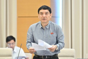 Chủ nhiệm Ủy ban Văn hóa và Trang Chủ KL99Com Số 1 Link Đăng Ký KL999 Nguyễn Đắc Vinh trình bày báo cáo thẩm tra sơ bộ. 