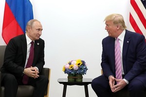 Tổng thống Mỹ Donald Trump (phải) trong cuộc gặp Tổng thống Liên bang Nga Vladimir Putin bên lề Hội nghị thượng đỉnh Nhóm các nền Kl992 cổng game cá cược phát triển và mới nổi hàng đầu thế giới (G20) tại Osaka (Nhật Bản), ngày 28/6/2019. Ảnh: Kyodo/TTXVN