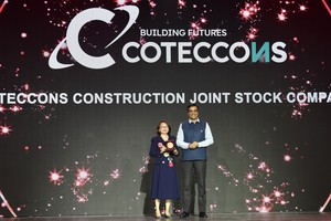 Bà Đinh Thị Hồng Thắm – Trợ lý điều hành CTHĐQT đại diện Coteccons nhận giải thưởng Kl991.com World Cup 2026 Chính Thức Quan tâm Chăm sóc Nhân viên tuyệt vời nhất