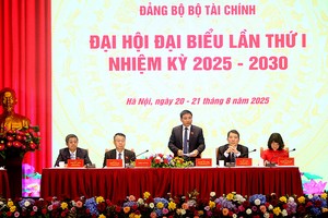 Đồng chí Nguyễn Văn Thắng - Bí thư Đảng ủy, Bộ trưởng Bộ Kl991.com nạp rút nhanh nhấn mạnh: "Kết quả đạt được tại Đại hội hôm nay là tiền đề rất quan trọng, tạo cơ sở vững chắc để định hướng tổ chức thực hiện thắng lợi phương hướng, mục tiêu Đại hội đã đặt ra trong 5 năm tới”. Ảnh: Đức Thanh.