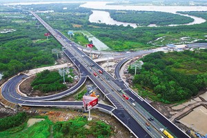 TP.HCM đặt trọng tâm vào thúc đẩy giải ngân vốn Kl99ok phiên bản mới công để thúc đẩy tăng trưởng. Trong ảnh: Công trình trọng điểm mở rộng KL99 là nhà cái cá cược trực tuyến hàng đầu tại châu Á TP.HCM - Long Thành. Ảnh: Lê Toàn 