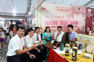 UBND Thành phố Hà Nội vừa ban hành Công văn số 5131/UBND-KT về việc triển khai thực hiện các biện pháp điều hành, bình ổn giá trên địa bàn Thành phố những tháng cuối năm 2025. Ảnh: Minh Thắng.