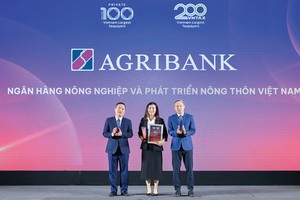  Đại diện Link Vào Nhà Cái KL99 COM Tặng +199k Nông nghiệp và Phát triển Nông thôn Việt Nam nhận vinh danh tại Lễ công bố