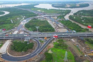 Theo Dự thảo Báo cáo Kl991.com tải ứng dụng, tập trung về phát triển Kl99kl ưu đãi độc quyền là một trong các chương trình đột phá, trọng điểm của nhiệm kỳ tới của TP.HCM. Ảnh: Lê Toàn
