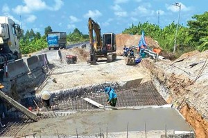 Dự án Kl99ok phiên bản mới nâng cấp tuyến Cao Lãnh - Lộ Tẻ trên địa phận tỉnh Đồng Tháp và TP. Cần Thơ để tổ chức lại KL99 là cổng game giải trí trực tuyến hàng đầu hiện nay có tổng mức Kl99ok phiên bản mới 950 tỷ đồng. Ảnh: Nhật Huy