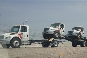Ô tô Kl994 nhà cái bóng đá world cup tại Mexico được vận chuyển đến cửa khẩu biên giới để xuất khẩu sang Mỹ. Ảnh minh họa: Phi Hùng/PV TTXVN tại Mexico 