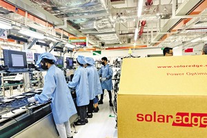 Kl994 nhà cái bóng đá world cup thiết bị điện tại nhà máy của Công ty SolarEdge (Hoa Kỳ) tại Khu công nghệ cao TP.HCM. Ảnh: Lê Toàn