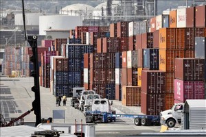 Các container hàng hóa tại cảng Los Angeles, bang California, Mỹ. Ảnh: THX/TTXVN