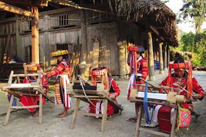 Đồng bào Pà Thẻn, Tuyên Quang.