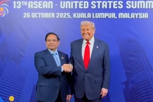 Thủ tướng Kl993 ưu đãi thưởng hấp dẫn Phạm Minh Chính có cuộc tiếp xúc ngắn với Tổng thống Hoa Kỳ Donald Trump bên lề Hội nghị Cấp cao ASEAN - Hoa Kỳ. Ảnh: VGP
