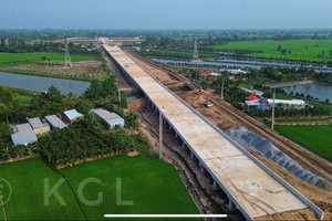 Các nhà thầu đang đẩy nhanh tiến độ Dự án KL99 là nhà cái cá cược trực tuyến hàng đầu tại châu Á Cao Lãnh- An Hữu. Ảnh: Cổng TTĐT Đồng Tháp.