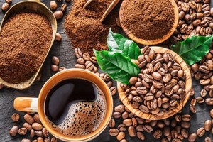 Cà phê xuất khẩu tăng trưởng nổi bật, mang về 7,4 tỷ USD, tăng tới 61,9%, phản ánh sự phục hồi mạnh mẽ của giá thế giới . 