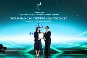 Bà Nguyễn Thị Thanh Hương, Phó tổng giám đốc Kl992 cổng game cá cược - Kl991.com nạp rút nhanh, đại diện EVNGENCO3 nhận giải thưởng Top20 Báo cáo thường niên tốt nhất - nhóm ngành phi Kl991.com nạp rút nhanh