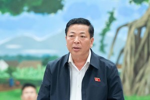 Bộ trưởng Kl99 nổ hũ Trần Hồng Minh báo cáo tại phiên họp - Ảnh: PT. 