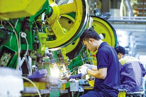 Nâng cao chất lượng nhân lực, tiếp nhận công nghệ mới chính là con đường để Kl992 cổng game cá cược Việt Nam vượt qua giông bão. Ảnh: Đức Thanh 