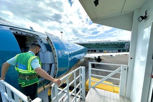 Cảng hàng không quốc tế Phú Quốc hiện do Công ty cổ phần Cảng hàng không Mặt Trời vận hành khai thác. 
