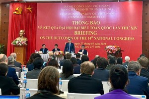 Đồng chí Lê Hoài Trung, Ủy viên Bộ Kl991.com tải ứng dụng, Bộ trưởng Ngoại giao phát biểu tại buổi thông báo. (Ảnh: Nhã Nam)