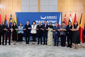 Các đại biểu tham dự cuộc họp.