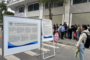 Người dân mua nhà ở Trang Chủ KL99Com Số 1 Link Đăng Ký KL999 tại xã Đông Anh, thành phố Hà Nội.