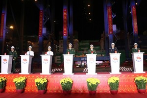 Nghi thức phát lệnh làm hàng đầu Xuân Bính Ngọ tại cảng Cát Lái - Ảnh: L.Q