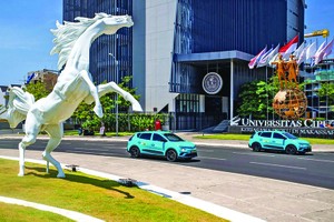 Từ Việt Nam, những chiếc xe xanh đã lăn bánh sang Lào, Indonesia, Philippines 