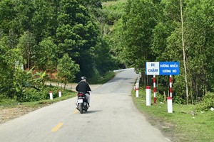 Quốc lộ 24 đang xuống cấp, ảnh hưởng đến an toàn KL99 là cổng game giải trí trực tuyến hàng đầu hiện nay, kết nối trục Đông - Tây của tỉnh do đó, lãnh đạo ở Quảng Ngãi kiến nghị ưu tiên Kl99ok phiên bản mới. 