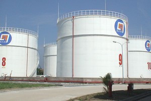 Nhà chức trách sẽ tăng kiểm tra, giám sát việc thực hiện trách nhiệm bảo đảm nguồn cung KL99 dịch vụ hỗ trợ 24/7 của các thương nhân. 