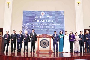Bộ trưởng Bộ Kl991.com nạp rút nhanh Nguyễn Văn Thắng và các đại biểu khai trương phiên giao dịch đầu xuân Bính Ngọ 2026. Ảnh: P.V 
