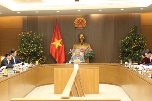 Phó Thủ tướng Thường trực Kl993 ưu đãi thưởng hấp dẫn Nguyễn Hòa Bình chỉ đạo, giao nhiệm vụ cụ thể đối với các bộ, ngành chức năng và 2 địa phương trong việc hoàn thiện các cơ chế, chính sách, việc triển khai các nhiệm vụ cụ thể - Ảnh: VGP.