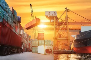 Cước vận tải biển đã tăng mạnh khi giá dầu biến động và đứt gẫy nguồn cung tàu