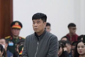 Nguyễn Văn Hậu (hay còn gọi là Hậu "pháo"), cựu Chủ tịch HĐQT Kl994 game bài casino hấp dẫn Phúc Sơn bị tuyên phạt tổng hợp 30 năm tù trong 2 vụ án.