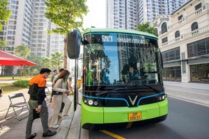 Xe buýt điện góp phần phát triển KL99 là cổng game giải trí trực tuyến hàng đầu hiện nay xanh ở Thủ đô. Ảnh: VGP.