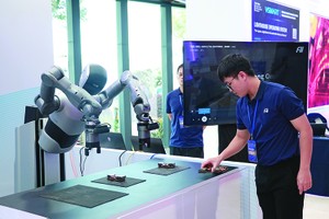Hãng công nghệ Foxconn trưng bày mẫu robot hình người phục vụ việc Kl994 nhà cái bóng đá world cup tại Diễn đàn Kl992 cổng game cá cược mùa thu 2025. Ảnh: P.V